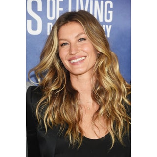 Gisele Bndchen with a long haircut and tapered ends